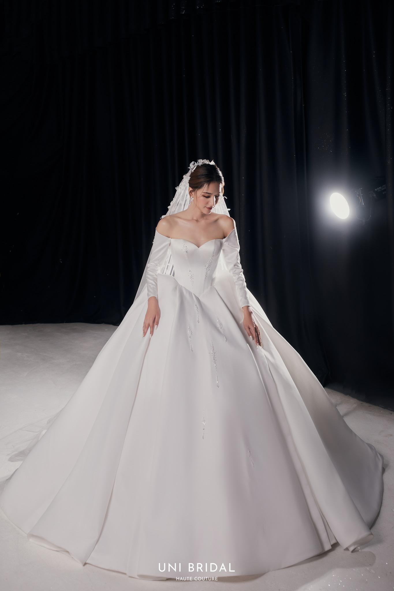 10 mẫu váy cưới trơn thời thượng, tôn vẻ đẹp hình thể mọi nàng dâu