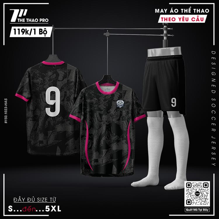 Bộ Quần Áo Bóng Đá Màu Đen Viền Hồng Tím – Mạnh Mẽ Và Cá Tính