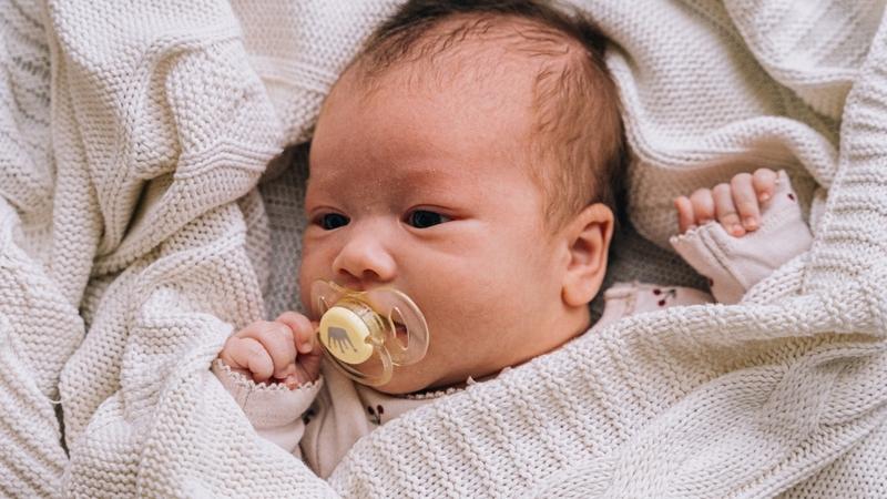 Có nên đắp chăn cho trẻ khi ngủ? Những lưu ý quan trọng dành cho phụ huynh