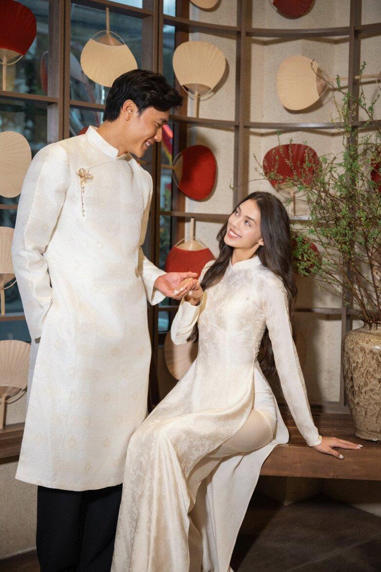 Gái Tây 2k diện áo dài Tết đẹp mê khiến MXH bùng nổ, khoe eo nhỏ xíu sau sinh quý tử cho chồng cầu thủ - 2