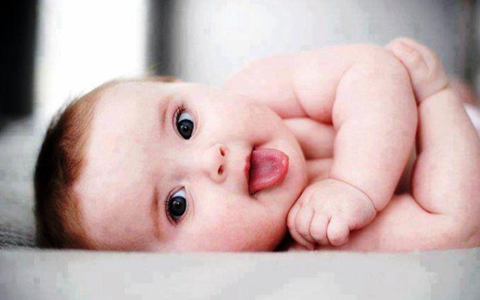 Khi khen một đứa trẻ kháu khỉnh, đáng yêu, mọi người thường kèm theo từ “trộm vía”