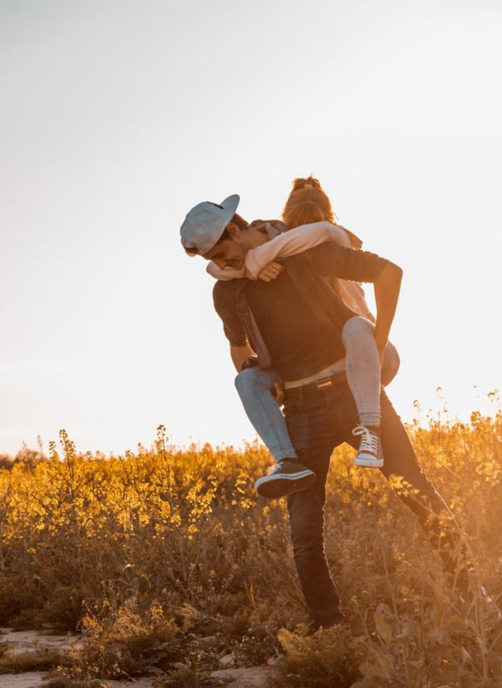 02 phụ nữ khi yêu nên lắng nghe lý trí hay thuận theo con tim