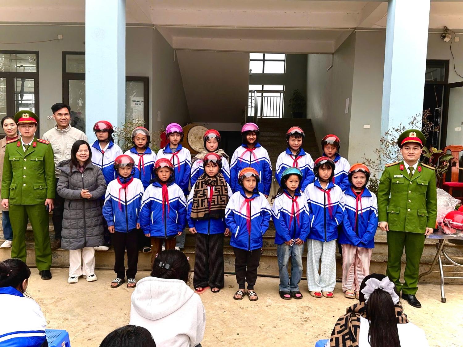 Công an xã Sin Suối Hồ đẩy mạnh tuyên truyền, phổ biến, giáo dục pháp luật trong thời gian giáp Tết Nguyên đán Bính Ngọ 2026